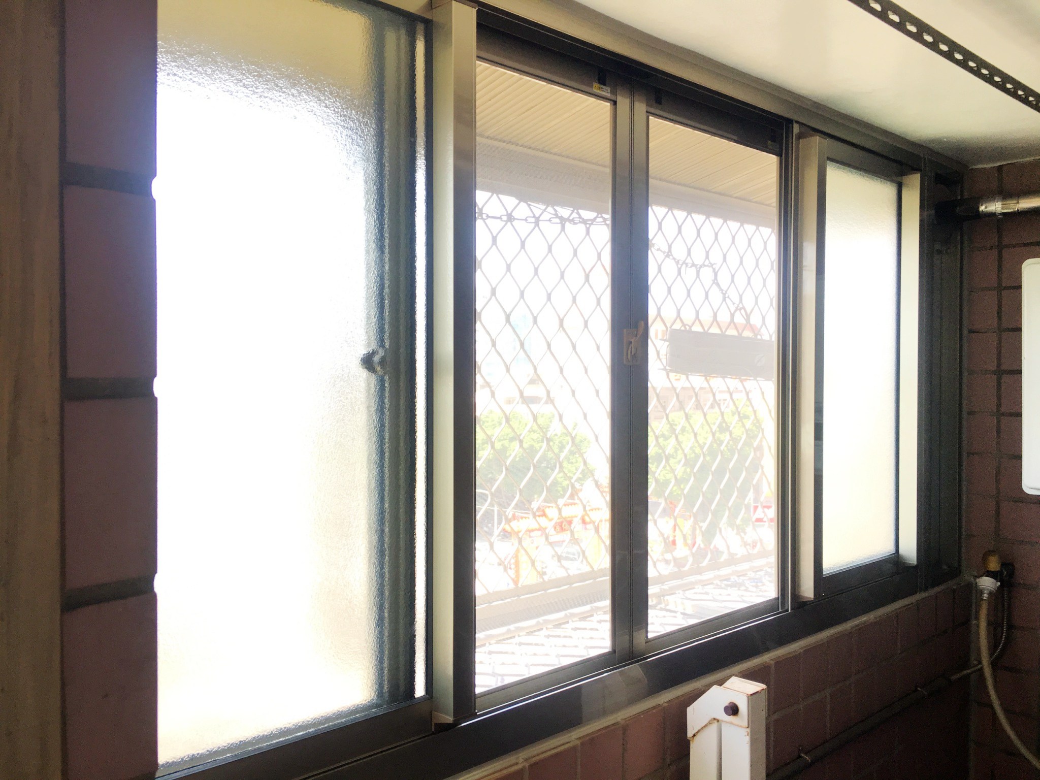 台中推薦鋁門窗進成鋁門窗，陽台氣密窗